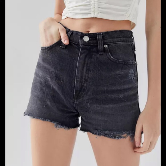BDG Girlfriend high rise denim short Size 25 - Picture 1 of 3